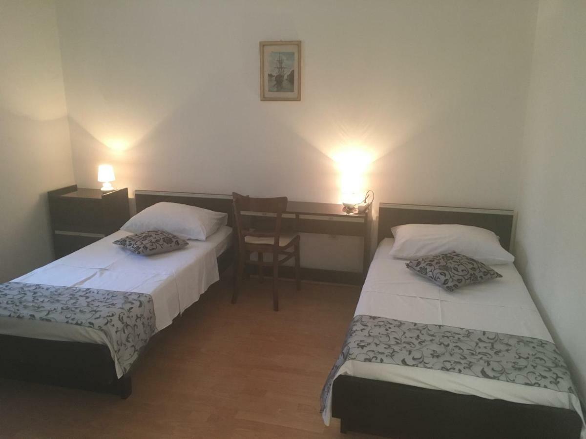 Apartmani Josipa Šibenik Esterno foto